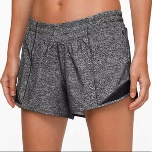 Lululemon Hotty Hot LR 4” Sz 2